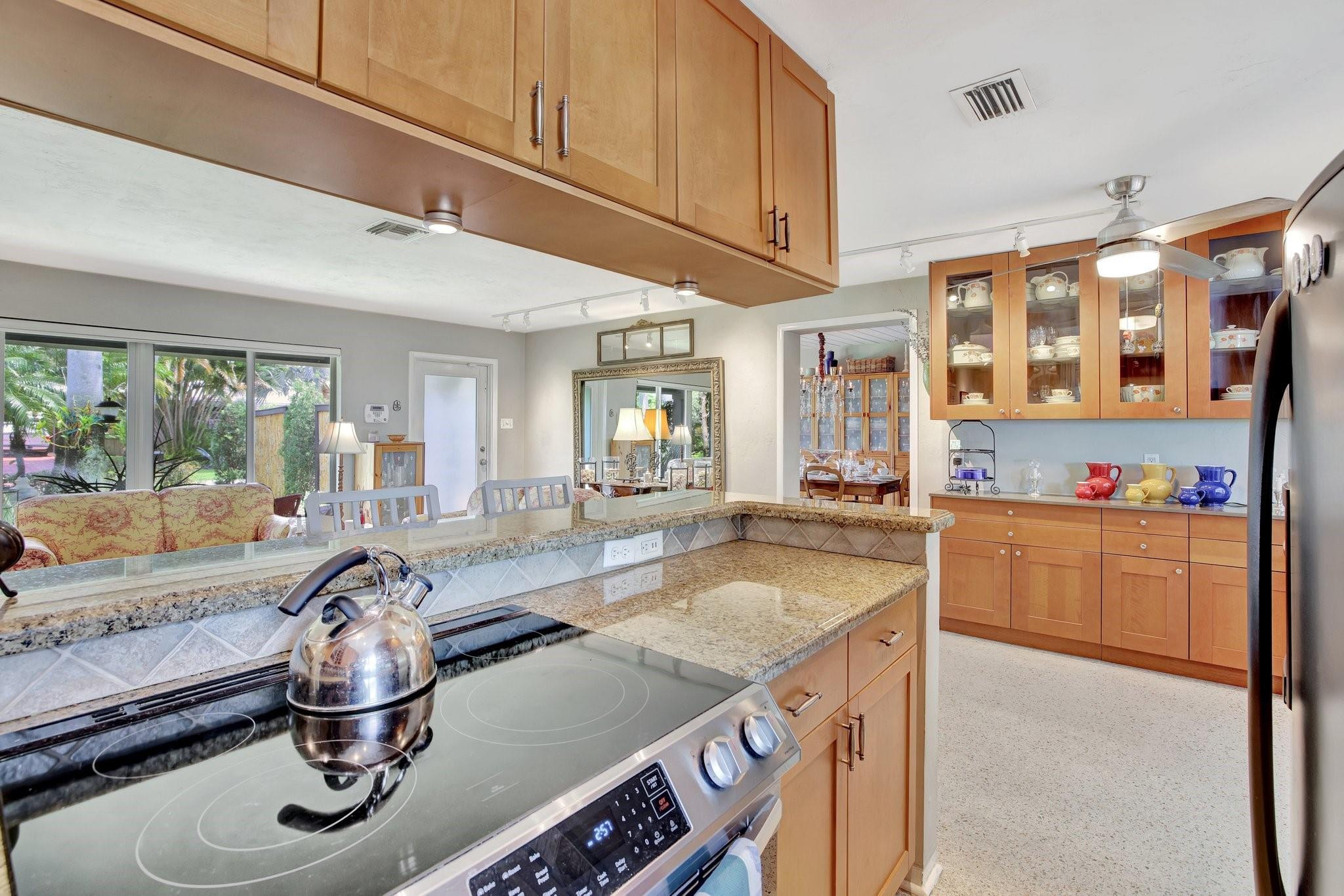 633 NW 28th Ct