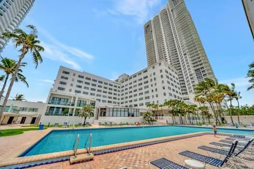 6345 Collins Ave 623