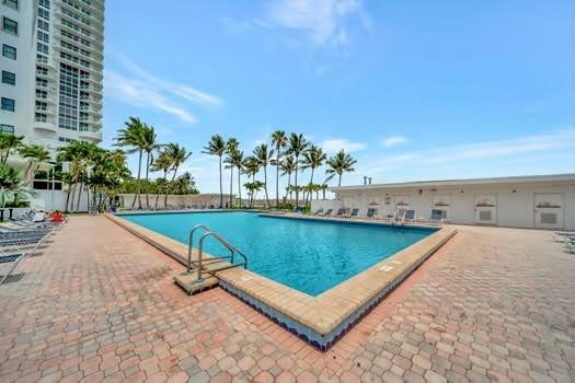 6345 Collins Ave 623