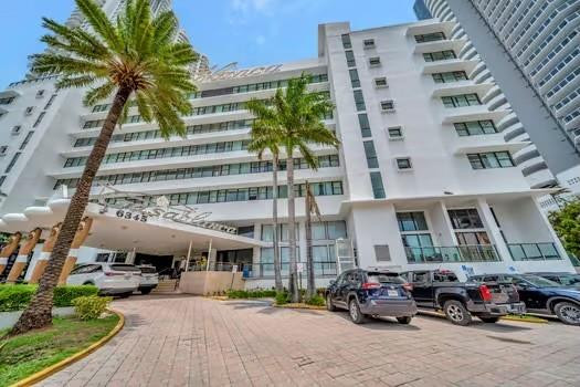 6345 Collins Ave 623