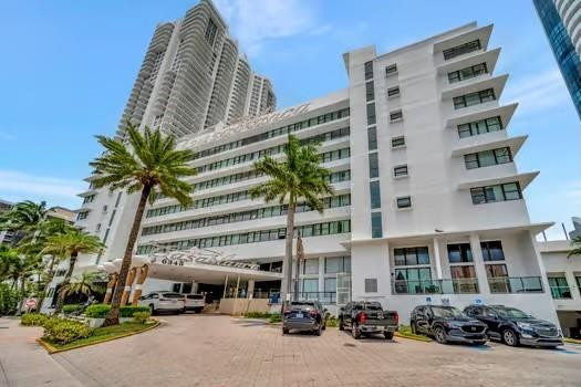 6345 Collins Ave 623