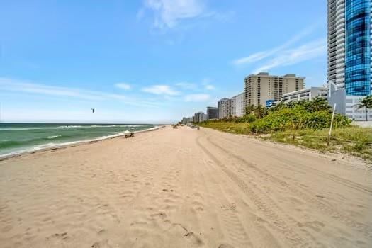 6345 Collins Ave 623