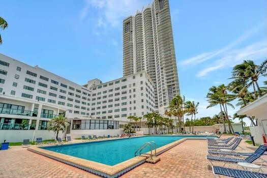 6345 Collins Ave 623