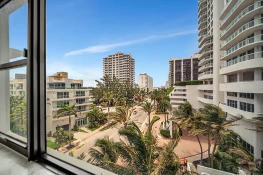 6345 Collins Ave 623