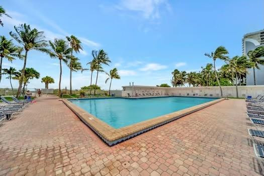 6345 Collins Ave 623