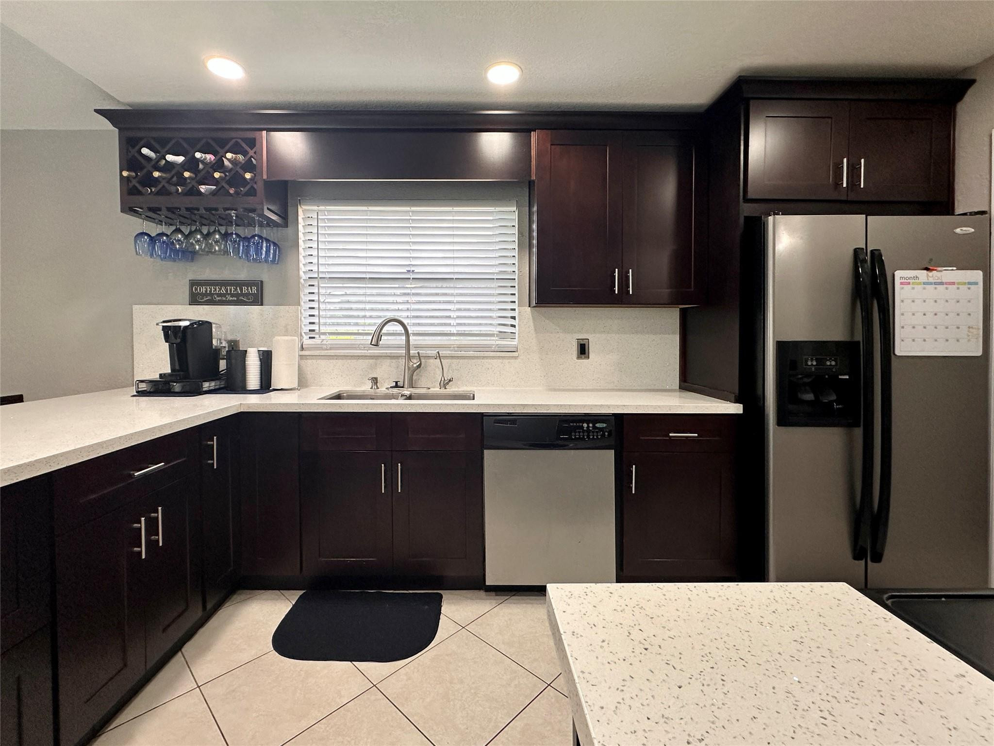7106 NW 38th St