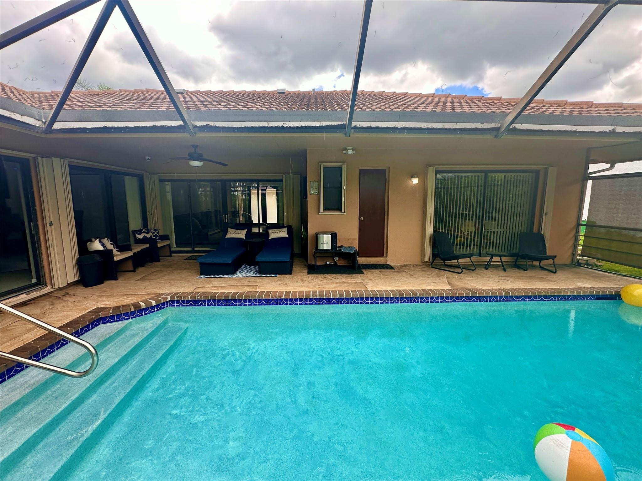 7106 NW 38th St