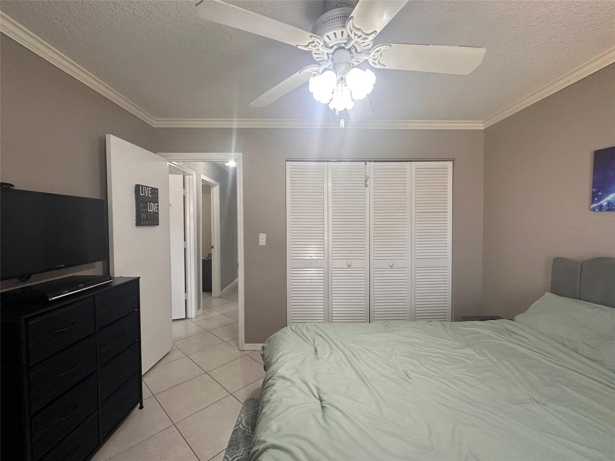 7106 NW 38th St