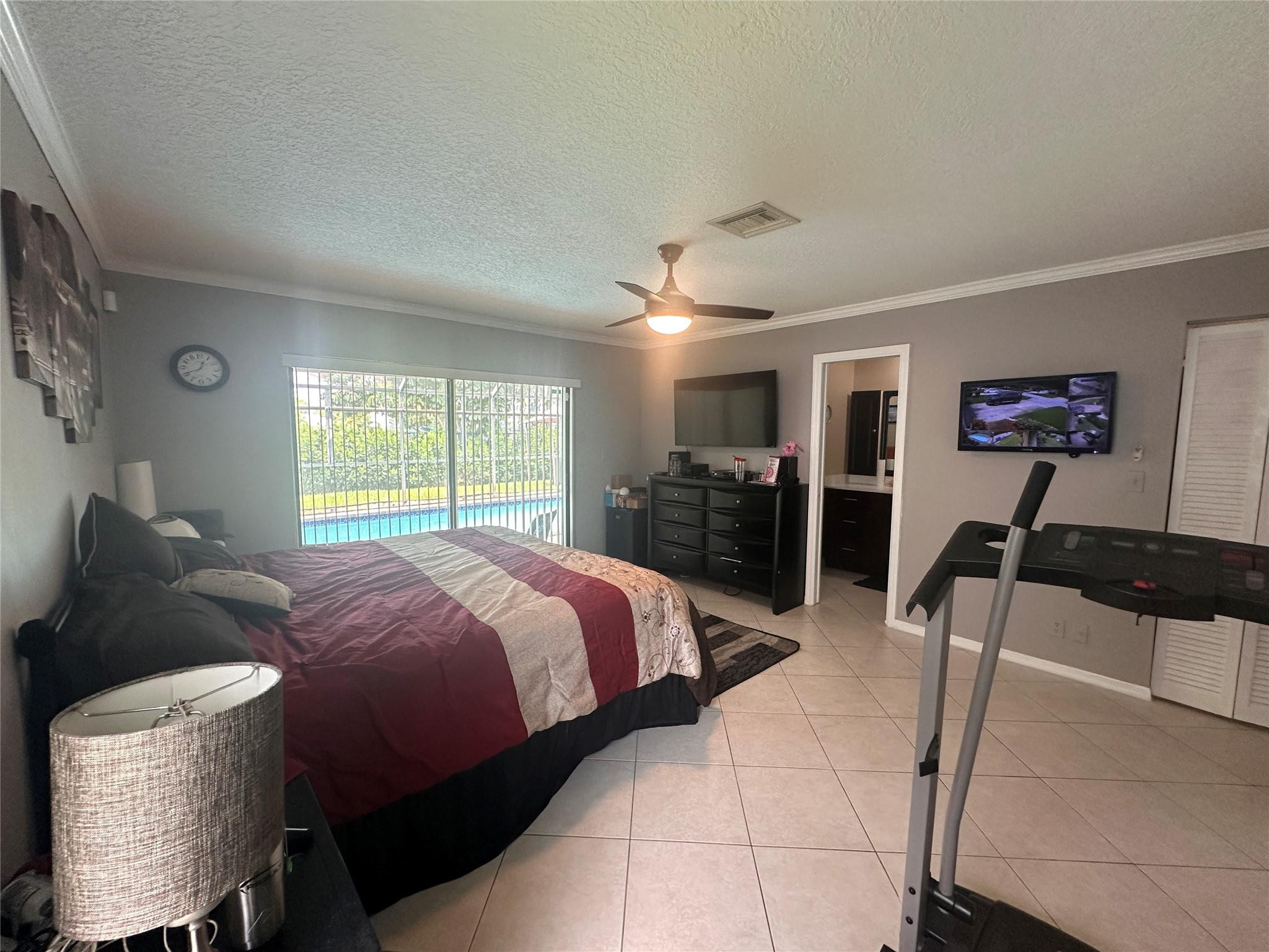 7106 NW 38th St