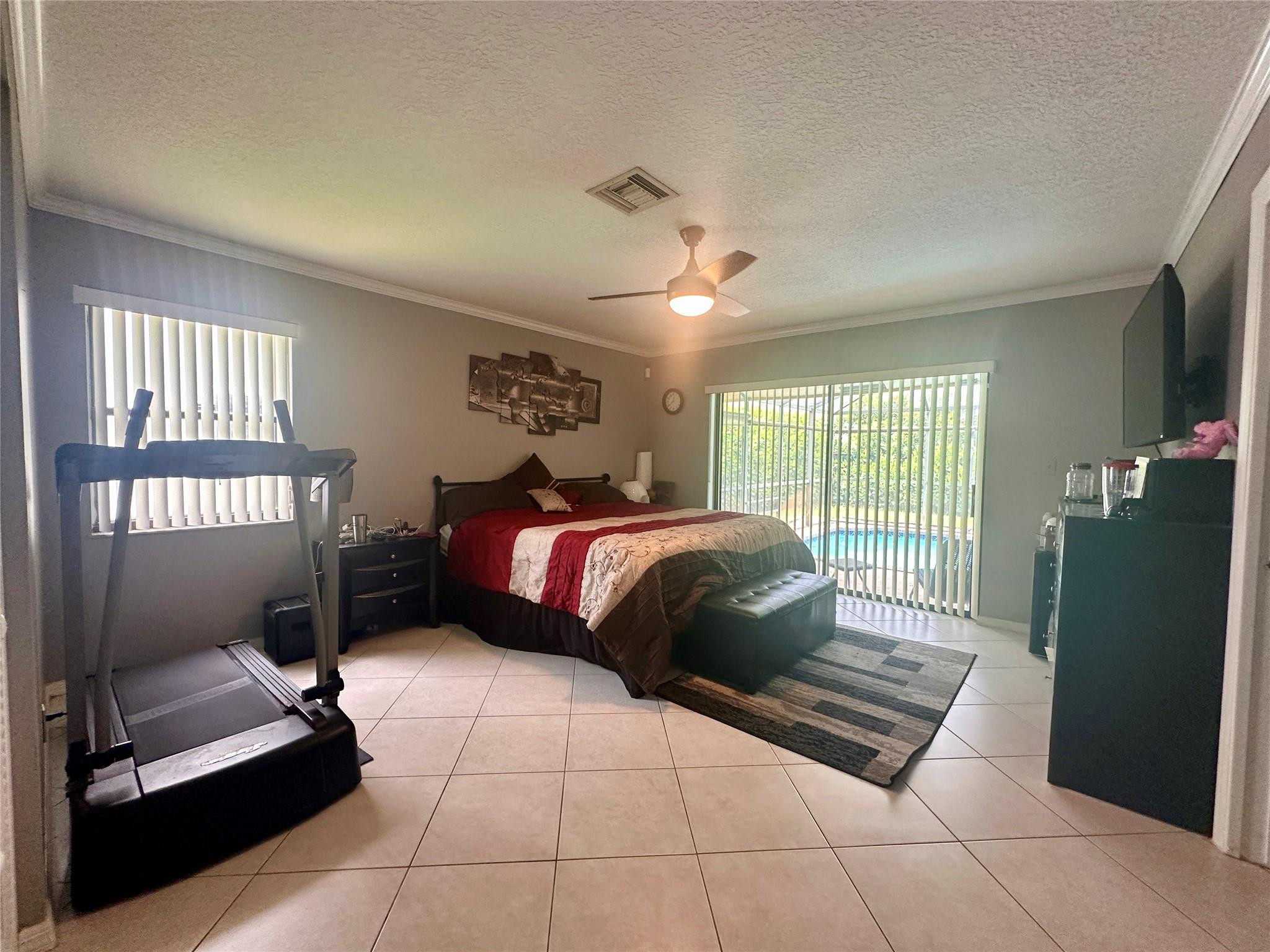 7106 NW 38th St
