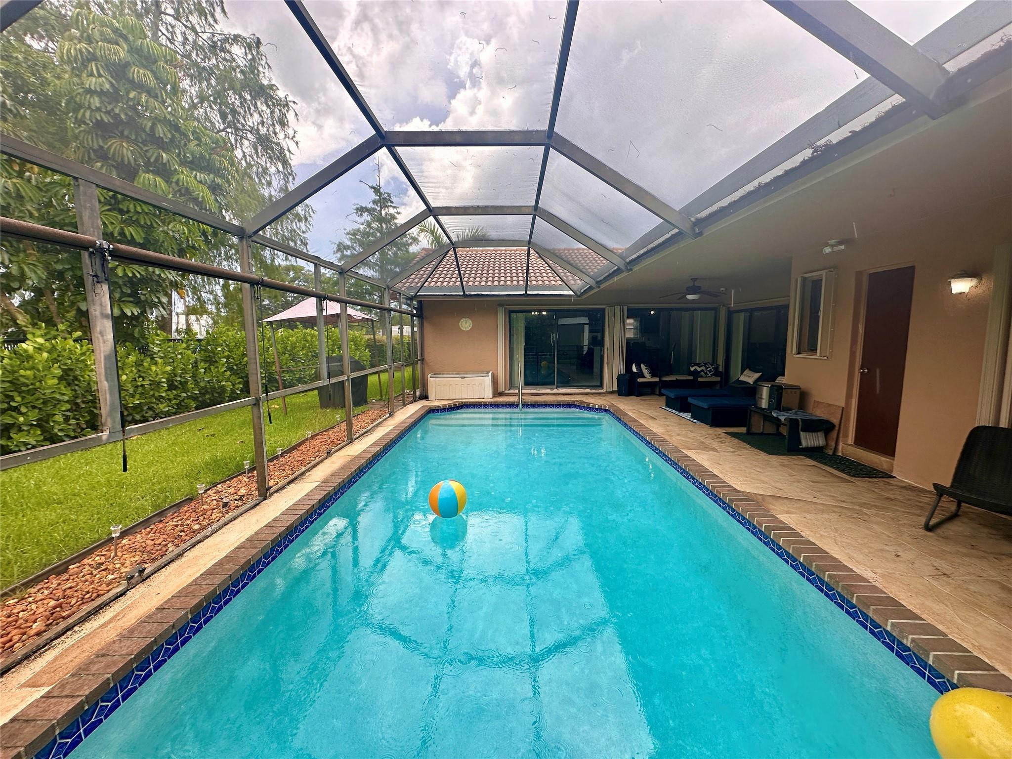 7106 NW 38th St