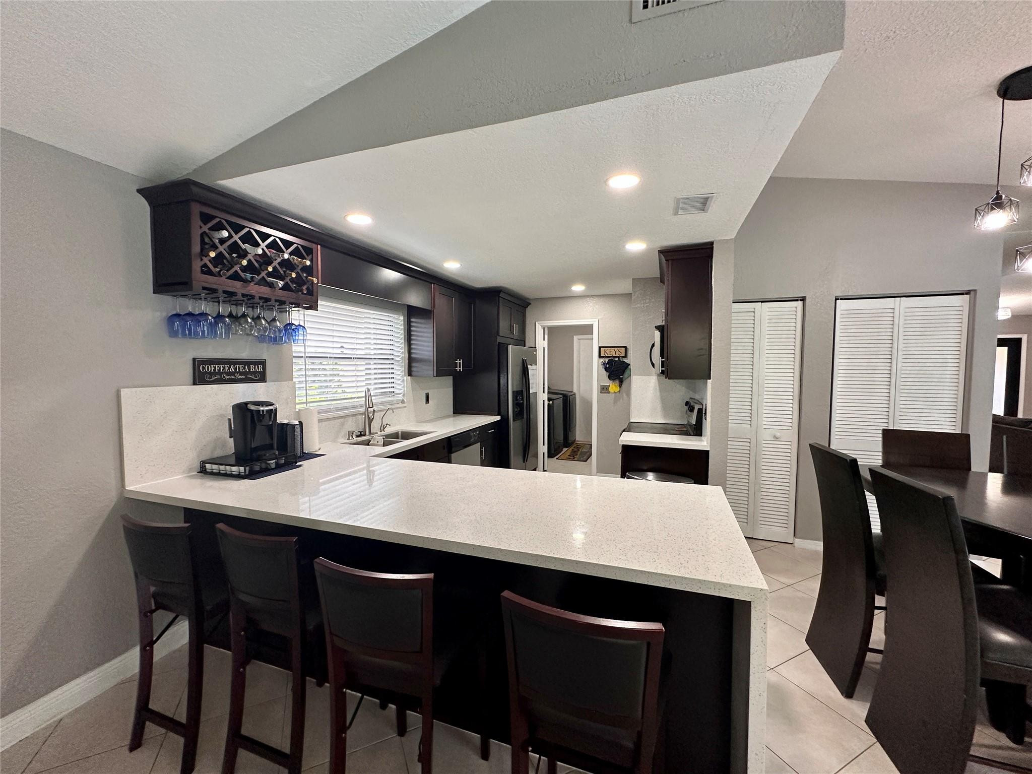 7106 NW 38th St