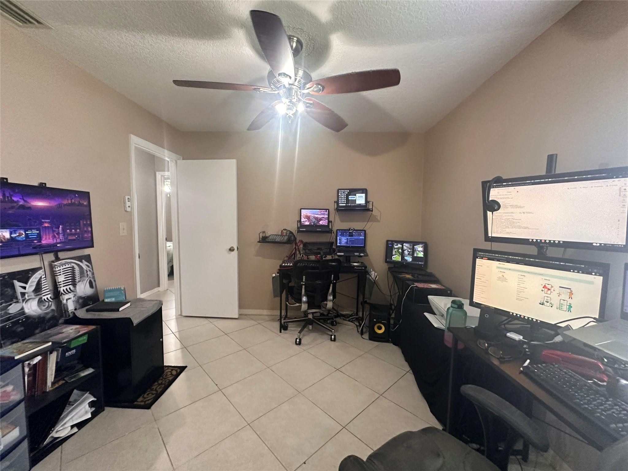 7106 NW 38th St