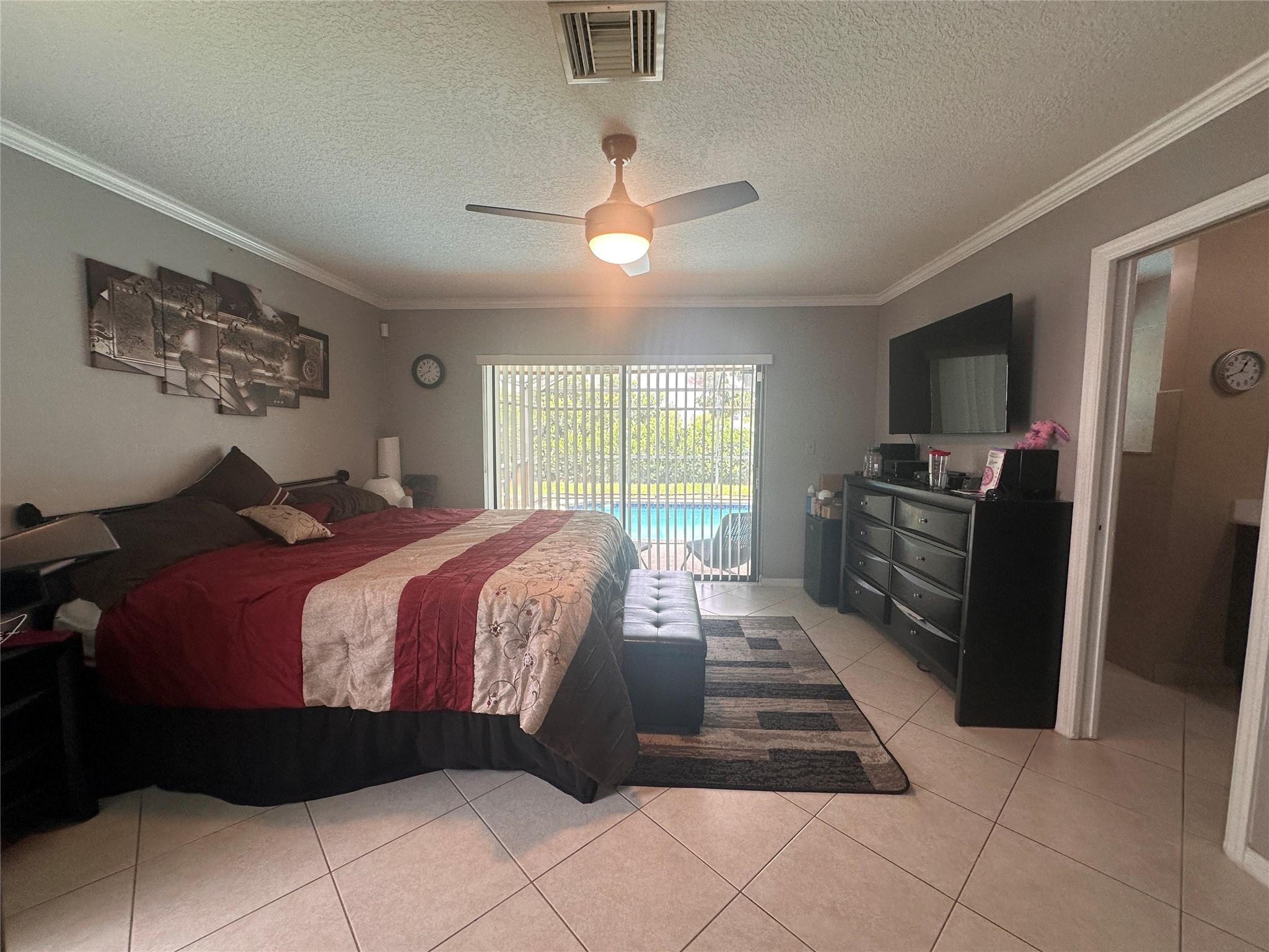 7106 NW 38th St