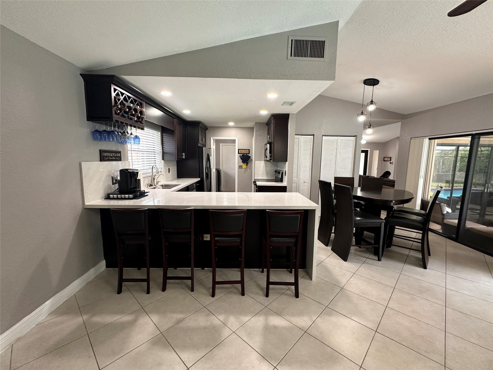 7106 NW 38th St