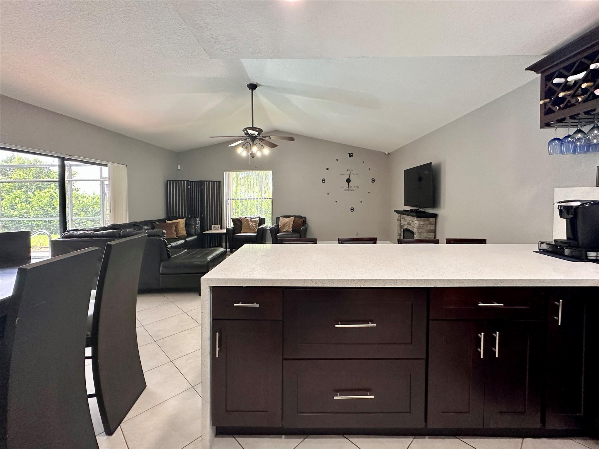 7106 NW 38th St