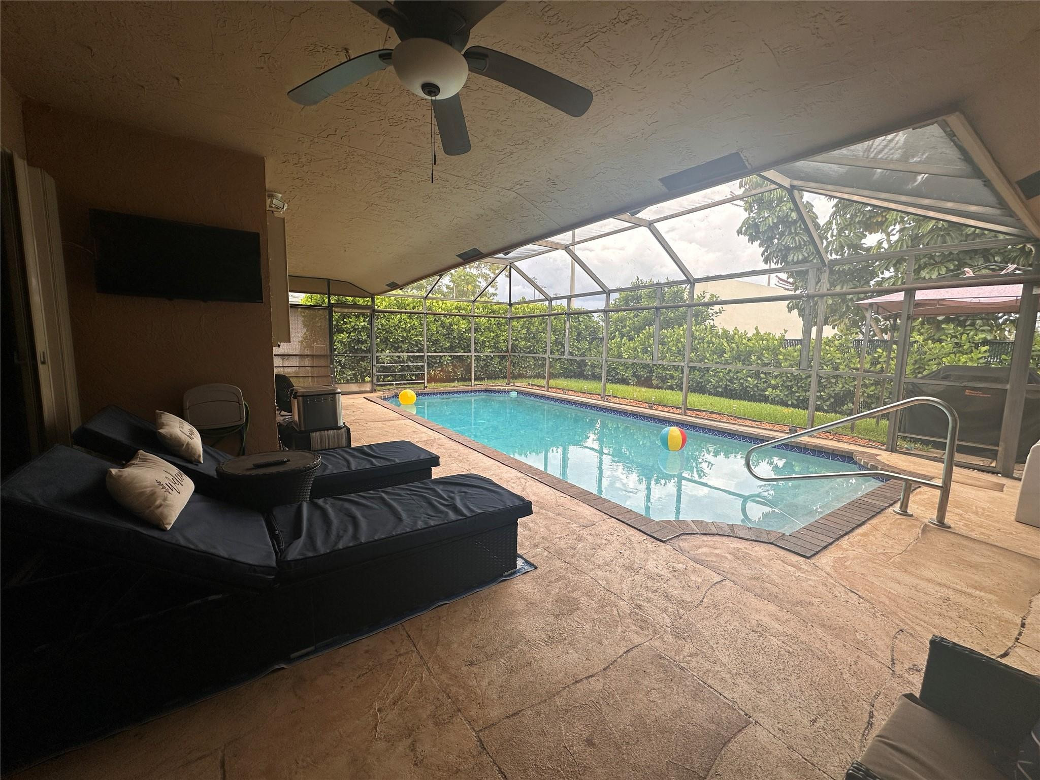 7106 NW 38th St