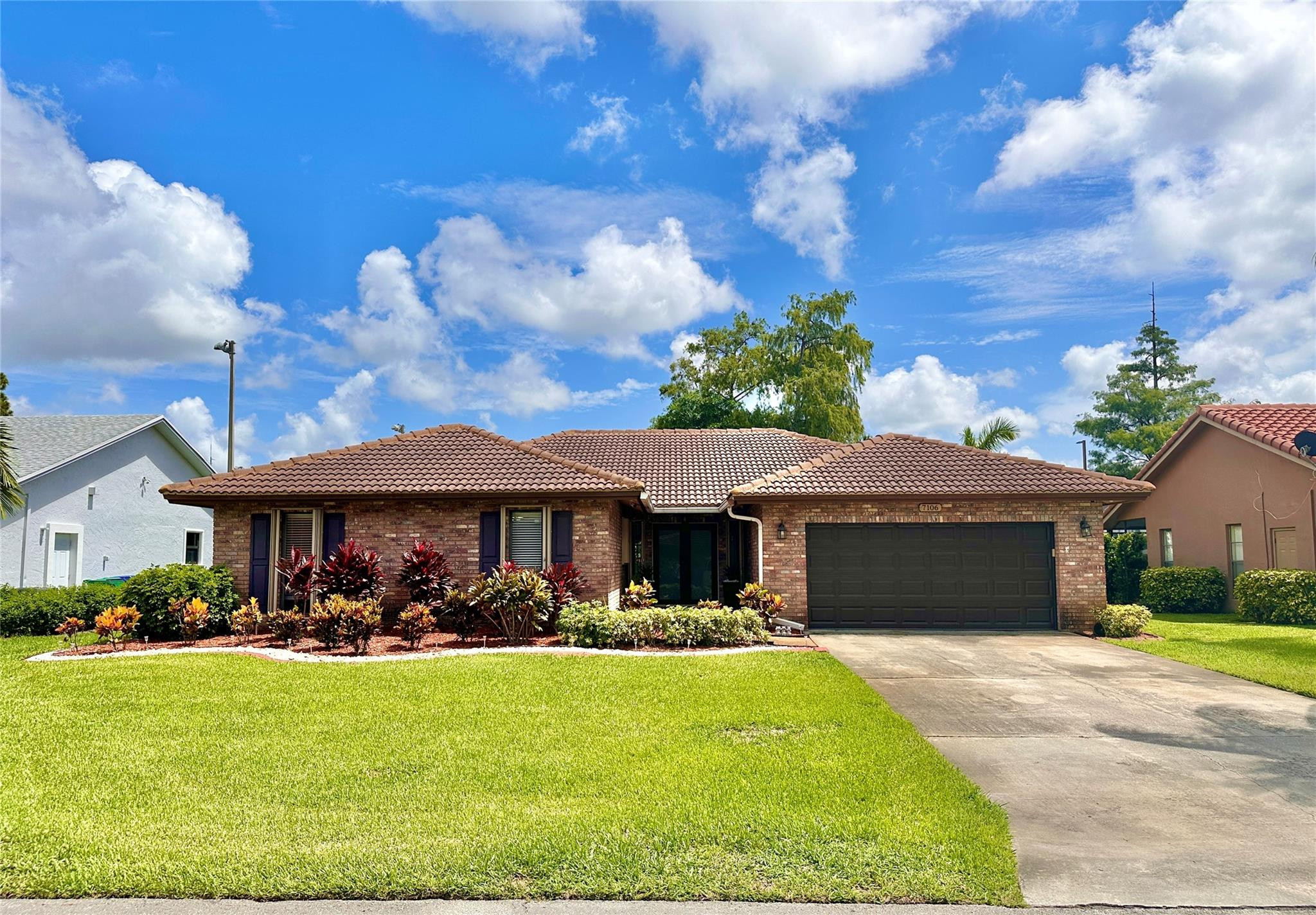 7106 NW 38th St