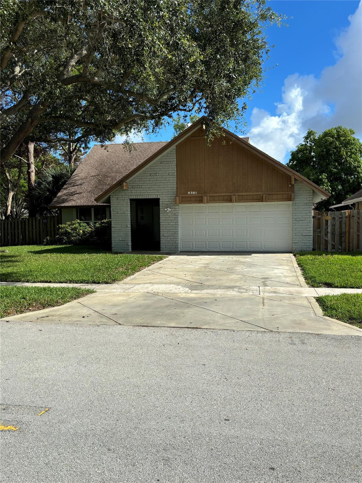 9381 NW 35th Pl