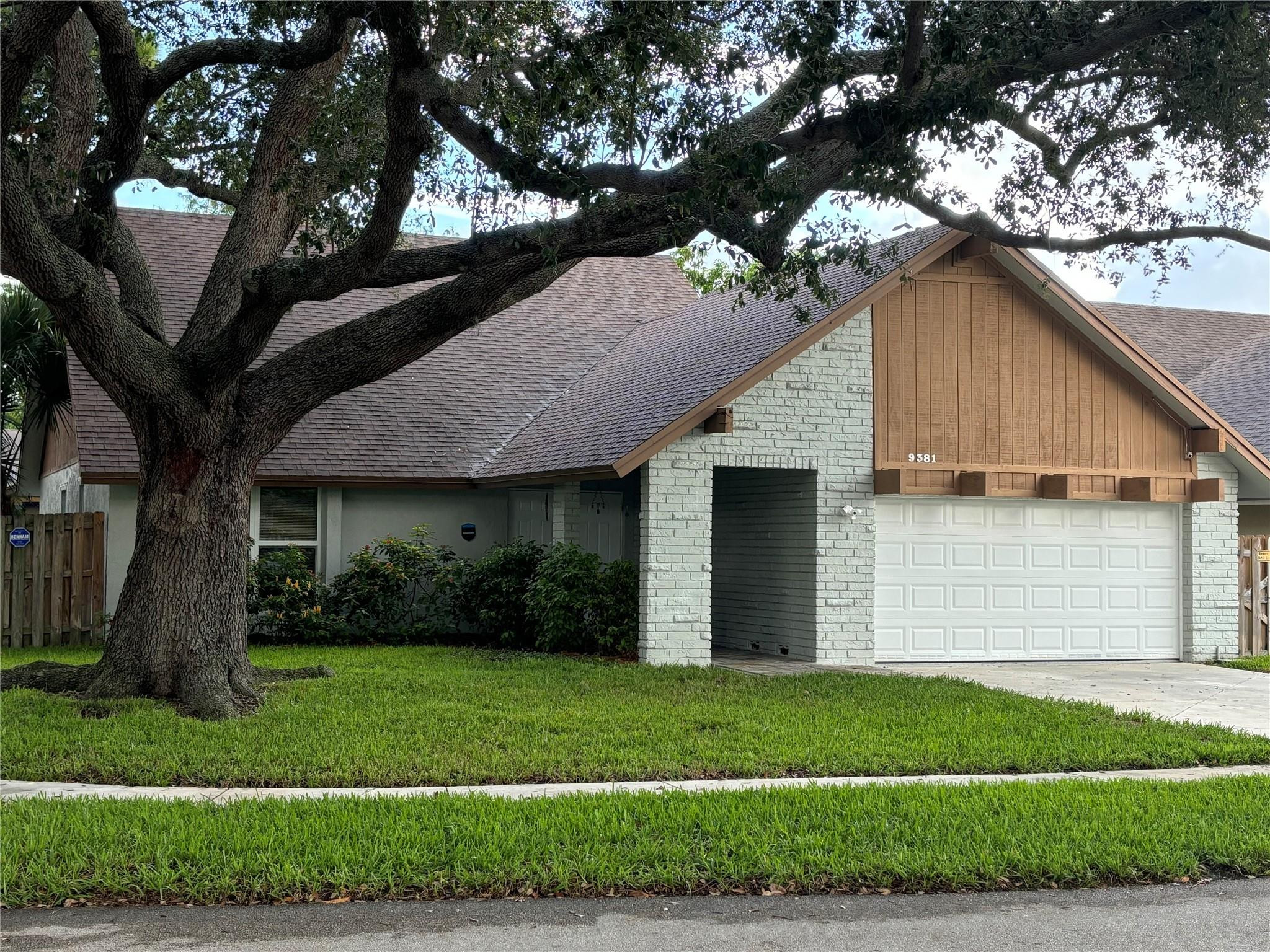 9381 NW 35th Pl