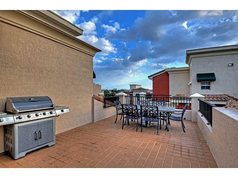 1033 NE 17th Way 1201