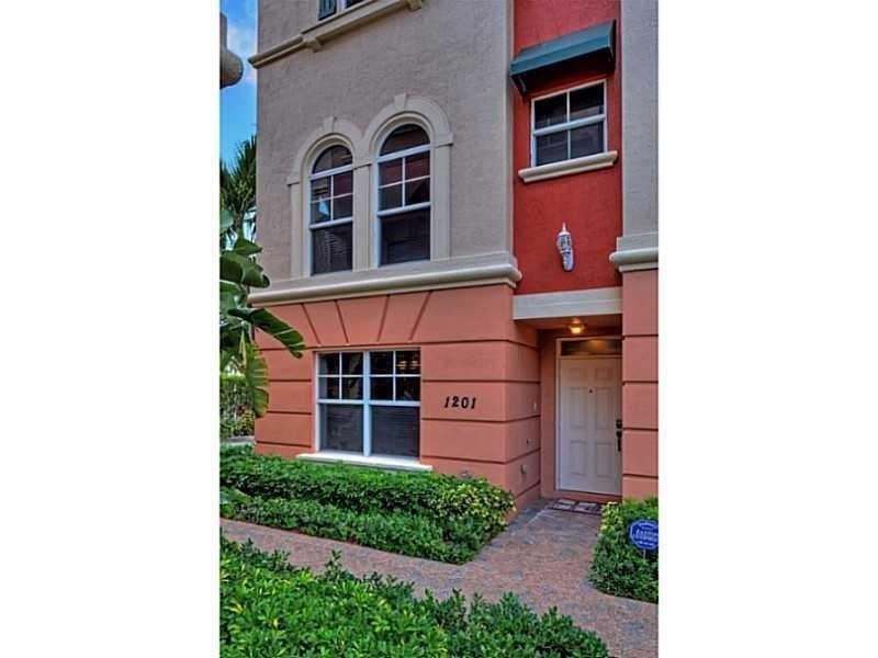 1033 NE 17th Way 1201