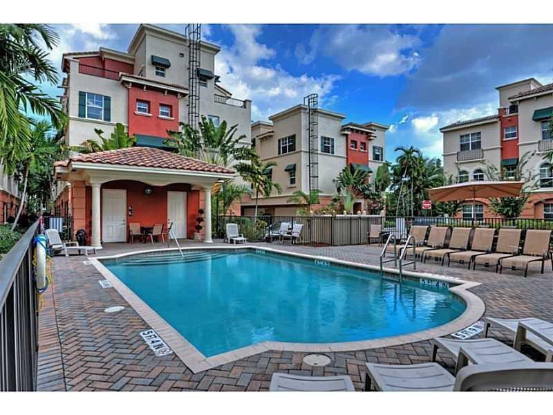 1033 NE 17th Way 1201