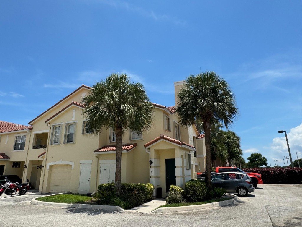 1207 Belmont Pl 1207