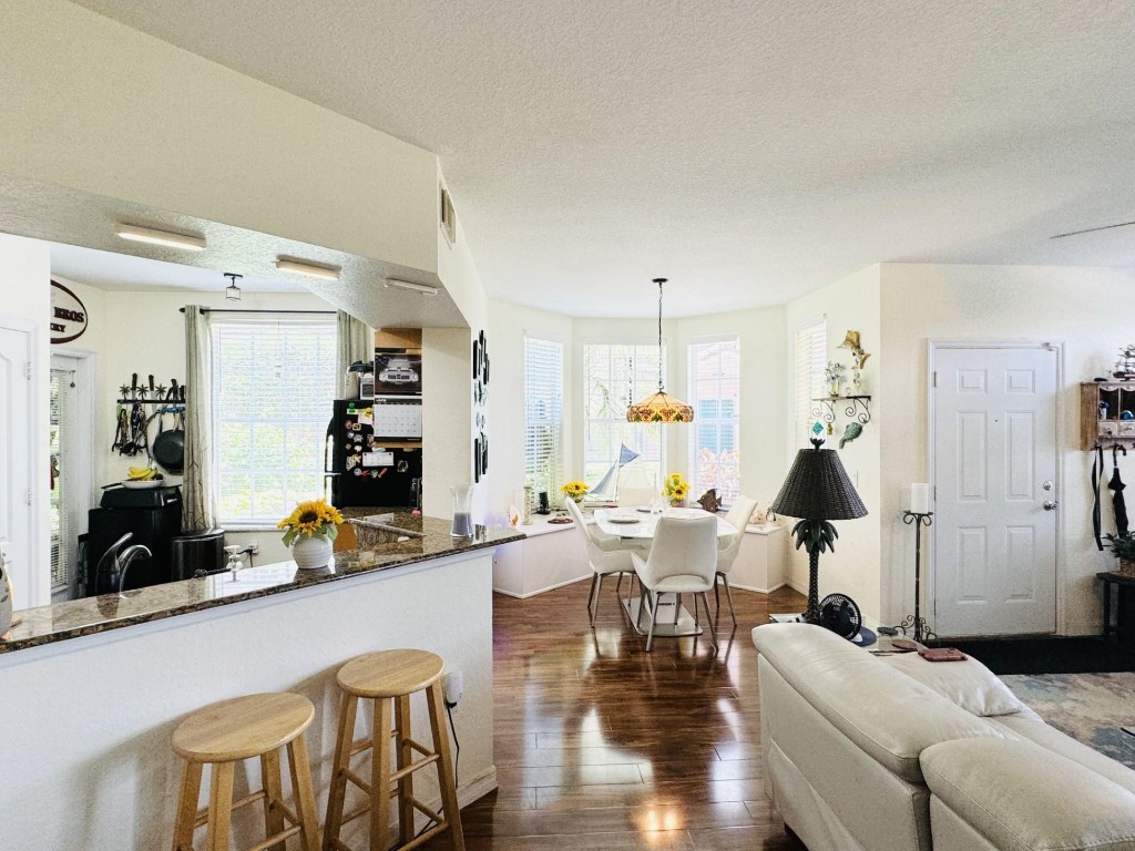 1207 Belmont Pl 1207