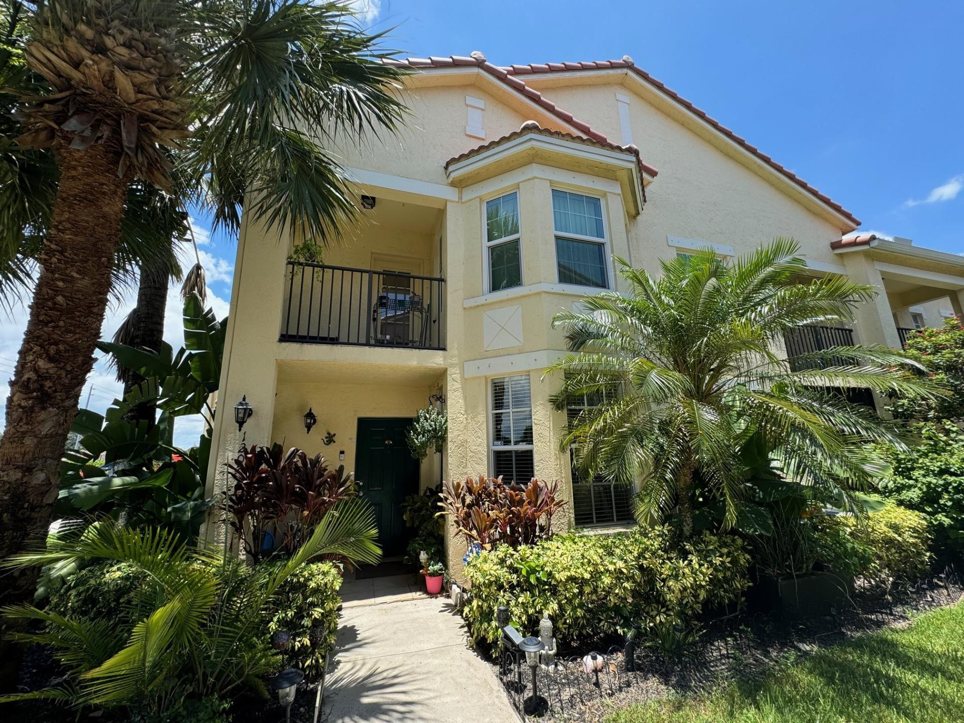 1207 Belmont Pl 1207