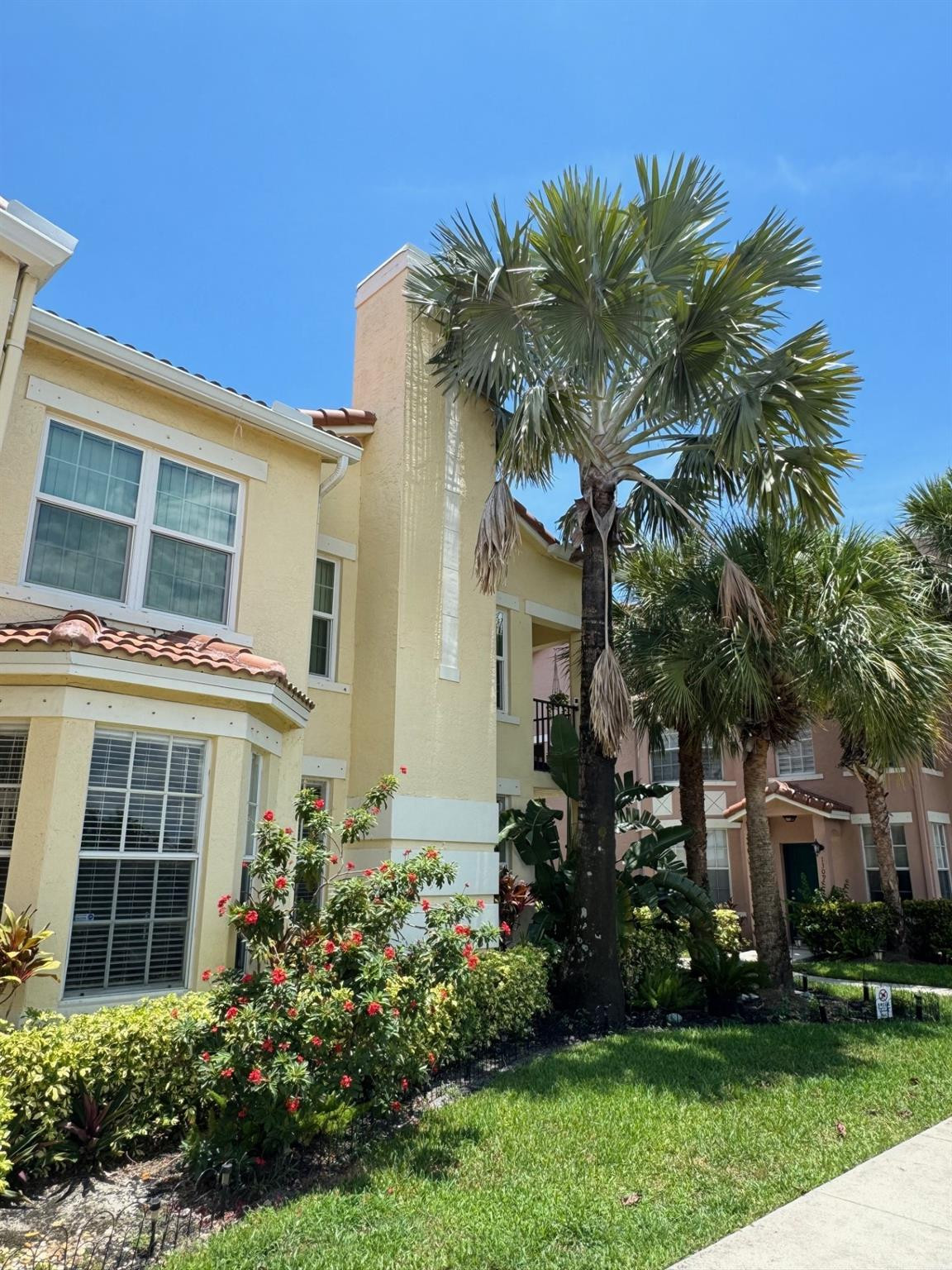 1207 Belmont Pl 1207