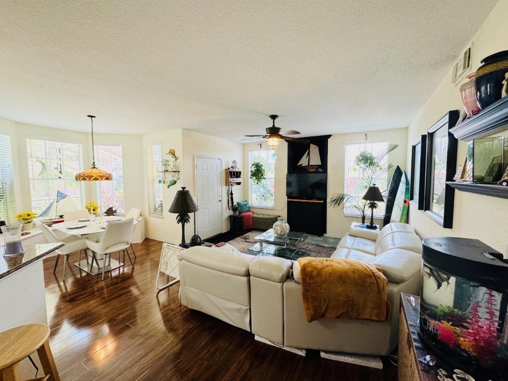 1207 Belmont Pl 1207