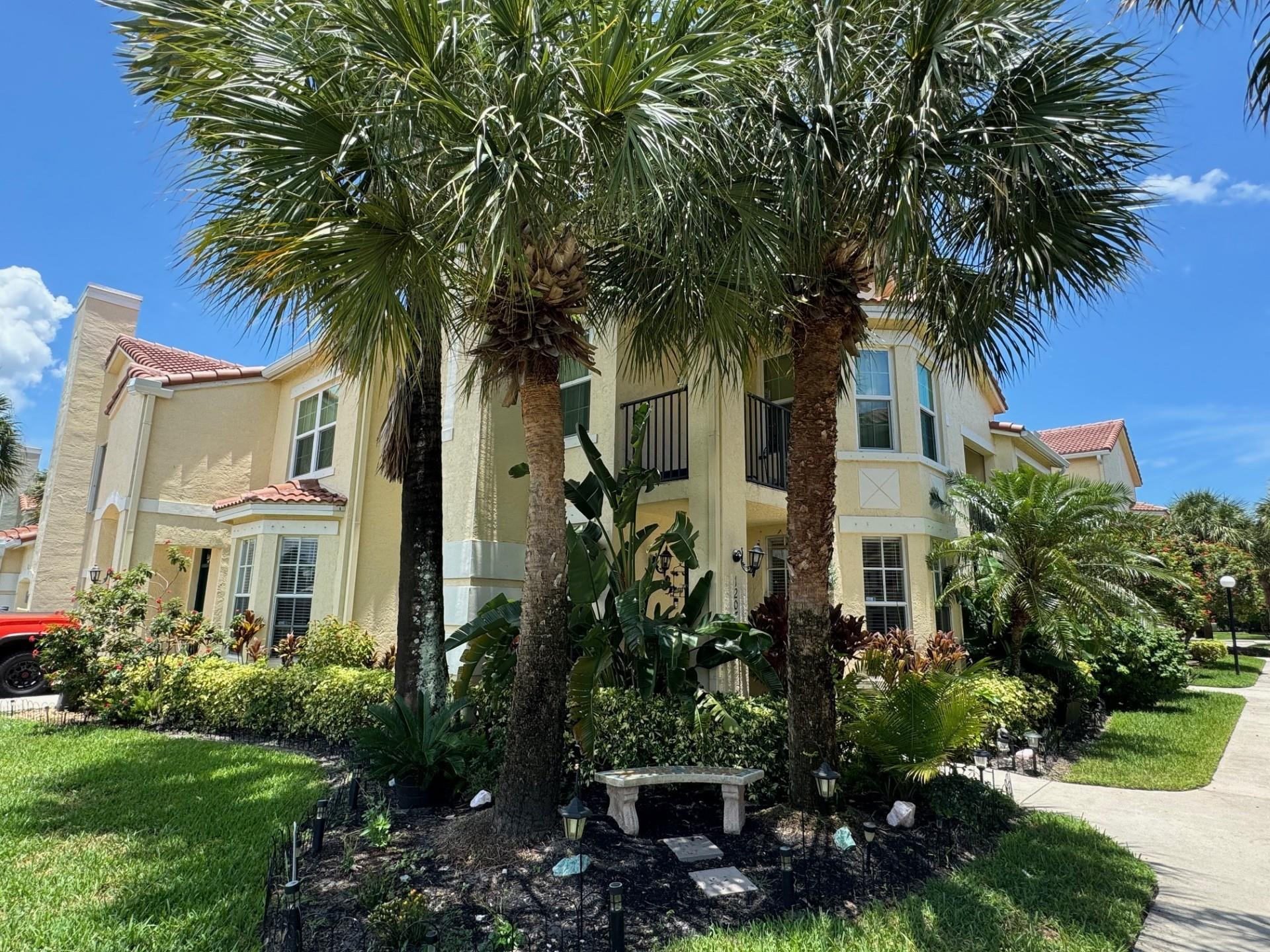 1207 Belmont Pl 1207