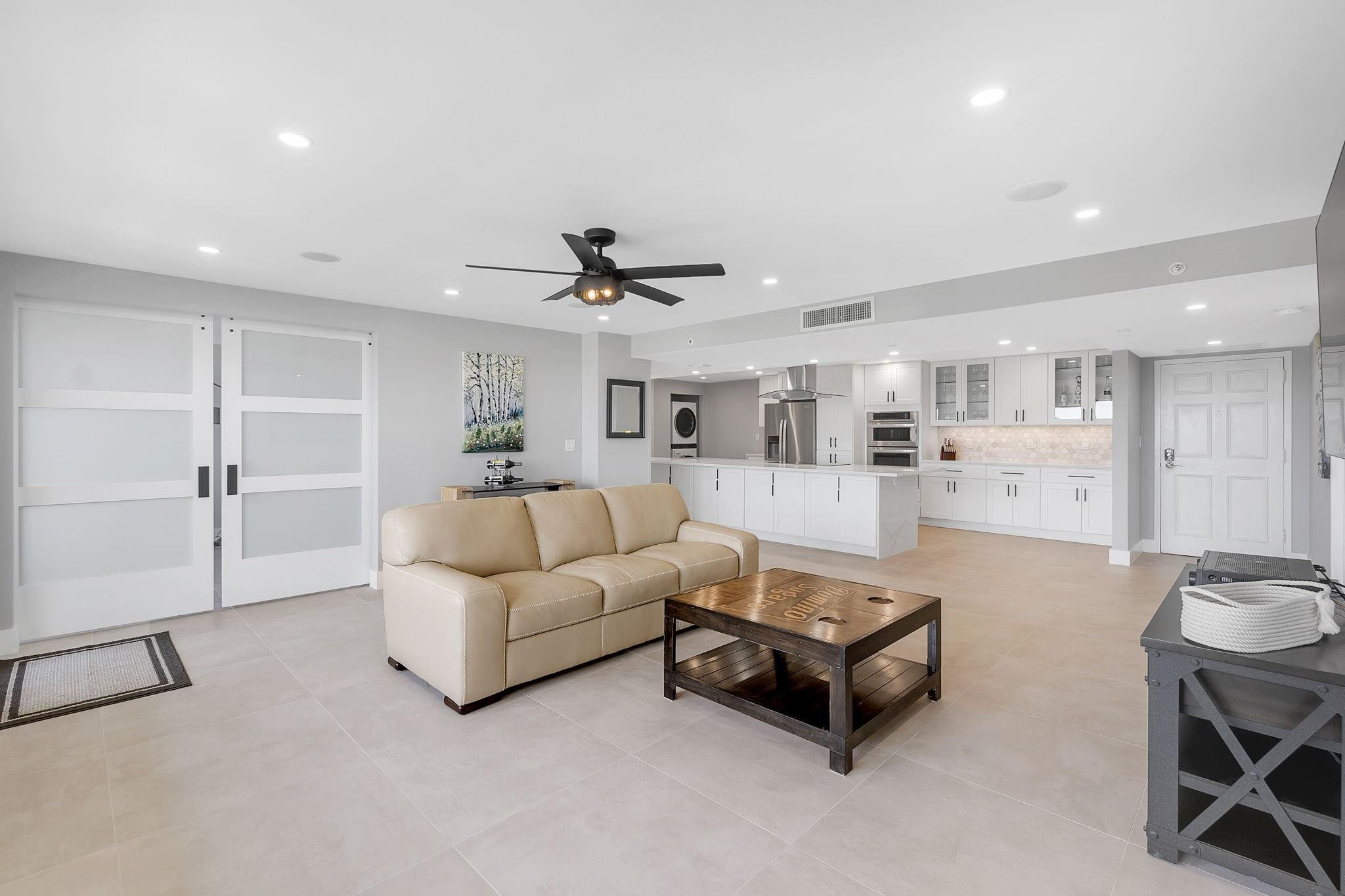 3200 Port Royale Dr 2011