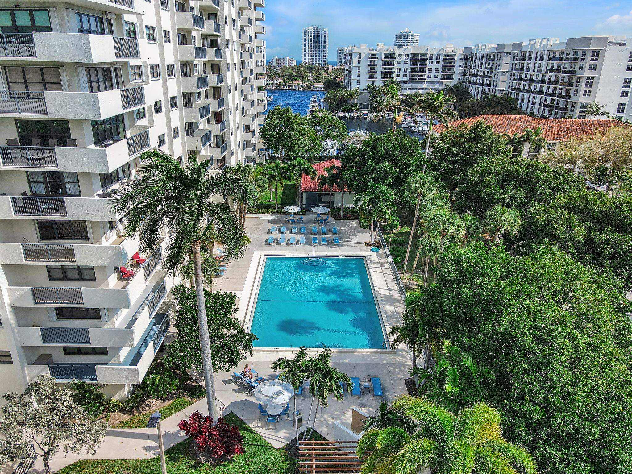 3200 Port Royale Dr 2011