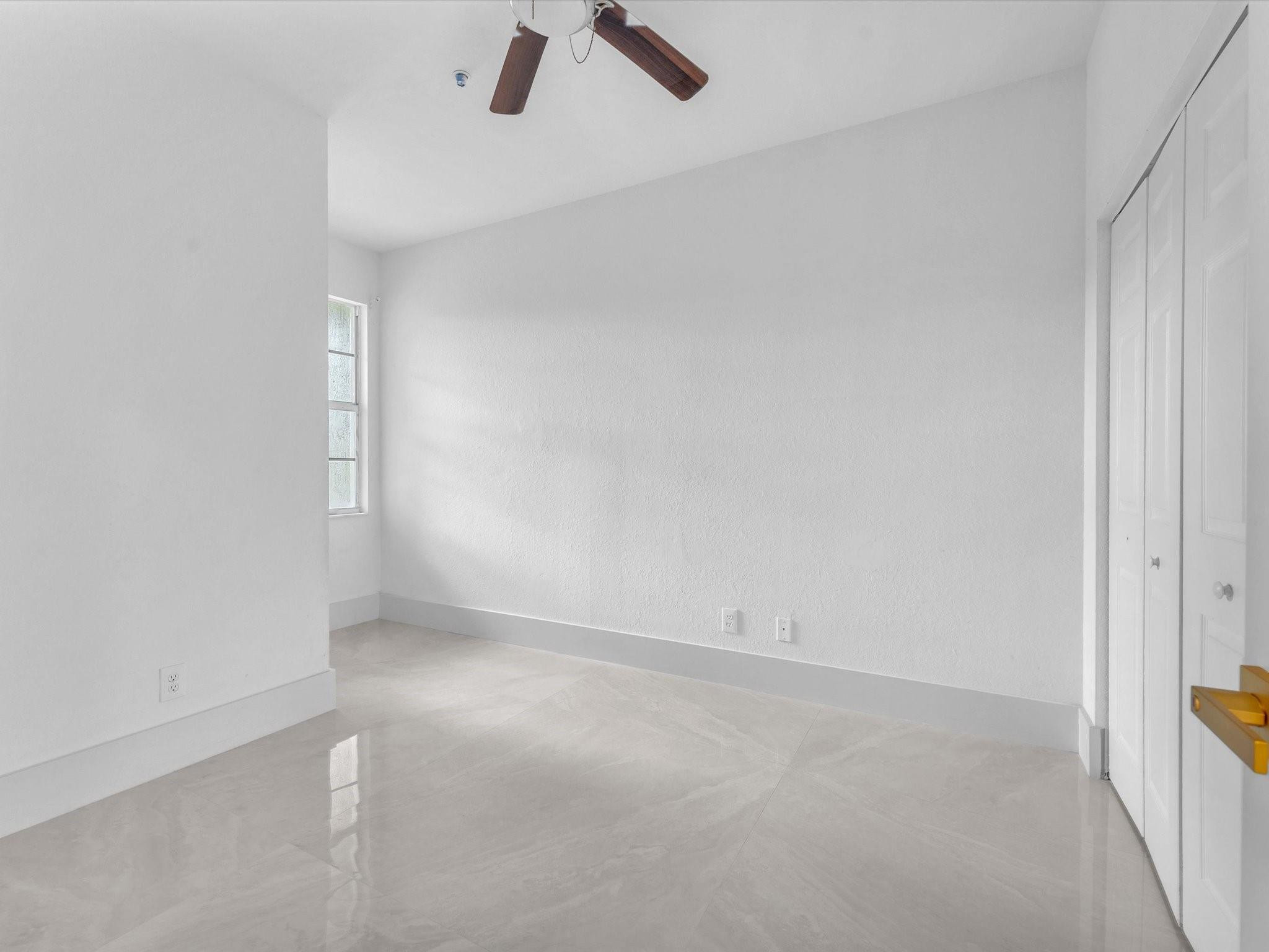 896 Pipers Cay Dr 143