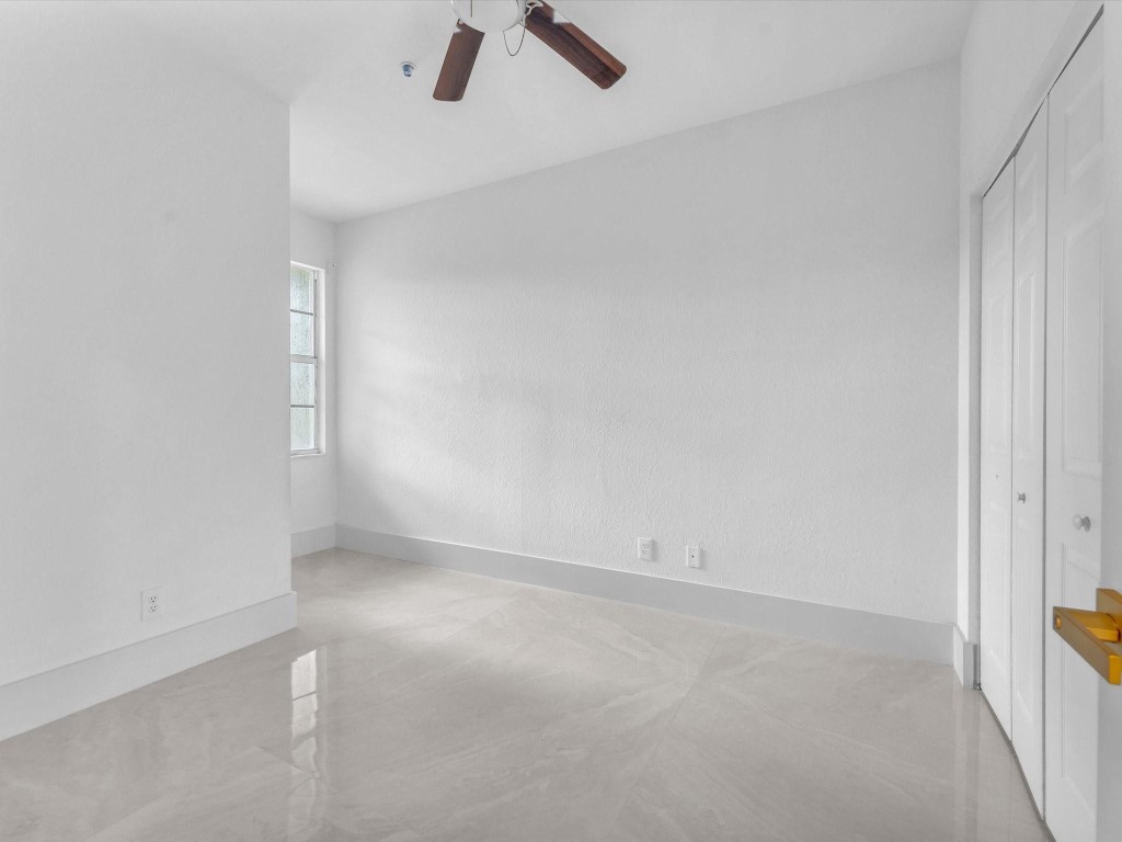 896 Pipers Cay Dr 143