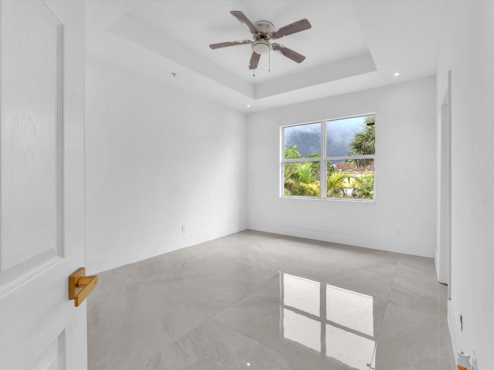 896 Pipers Cay Dr 143