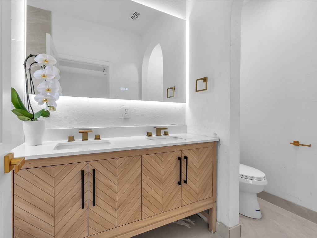 896 Pipers Cay Dr 143