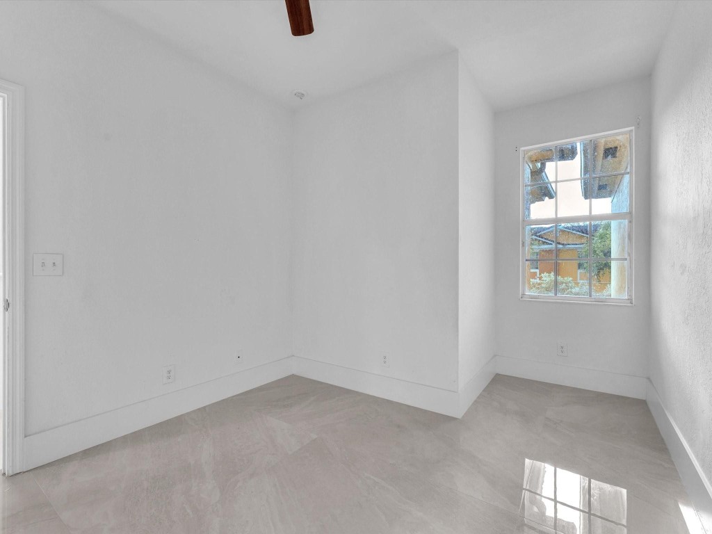 896 Pipers Cay Dr 143