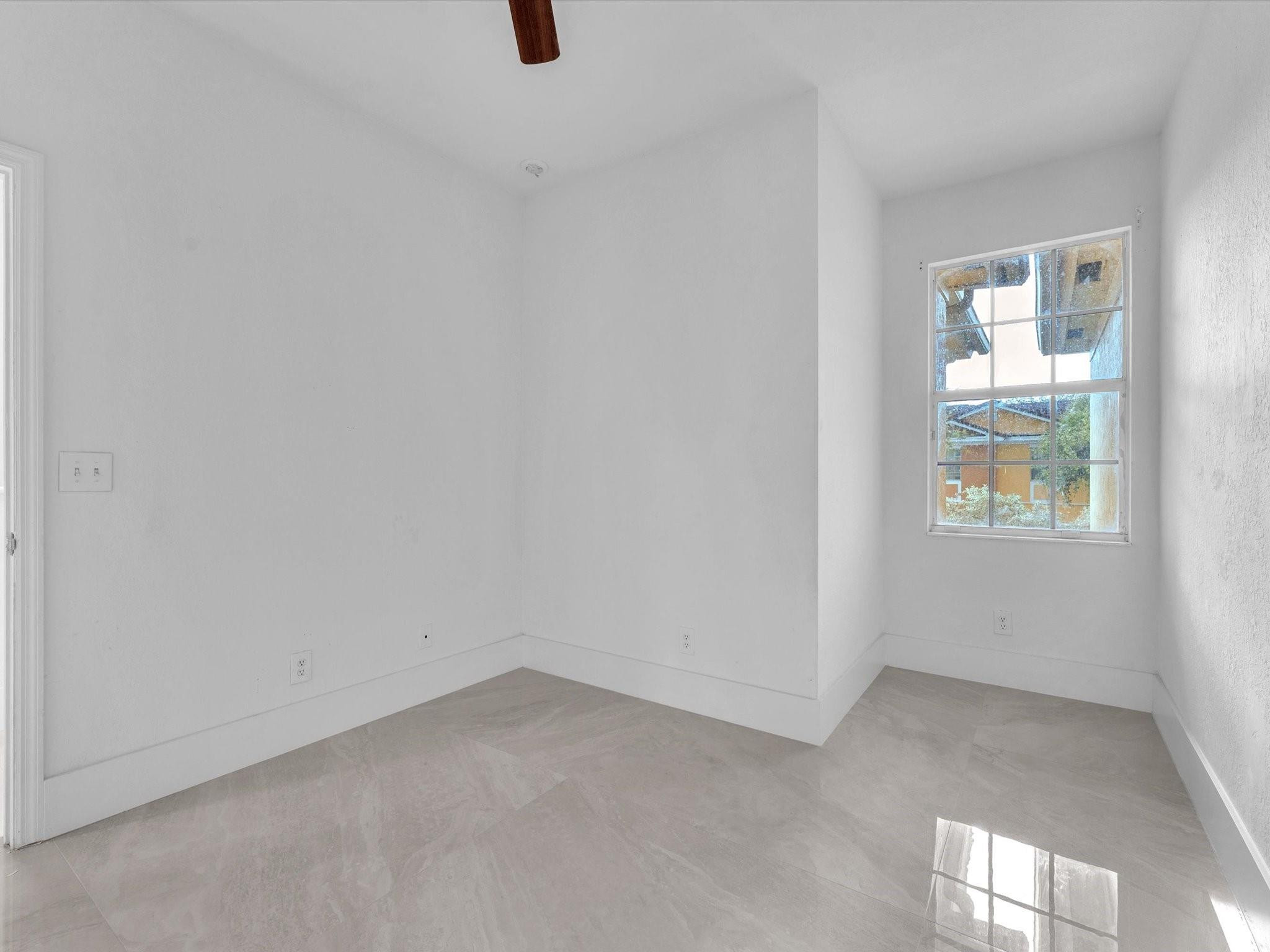 896 Pipers Cay Dr 143