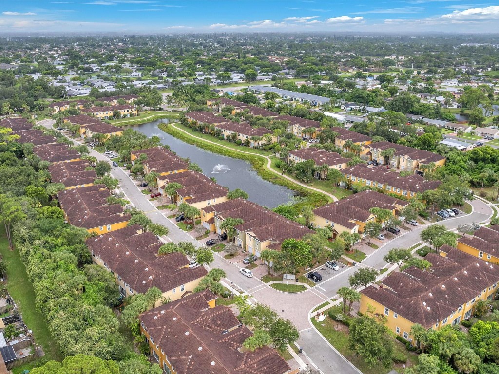 896 Pipers Cay Dr 143