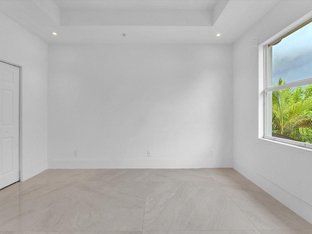 896 Pipers Cay Dr 143