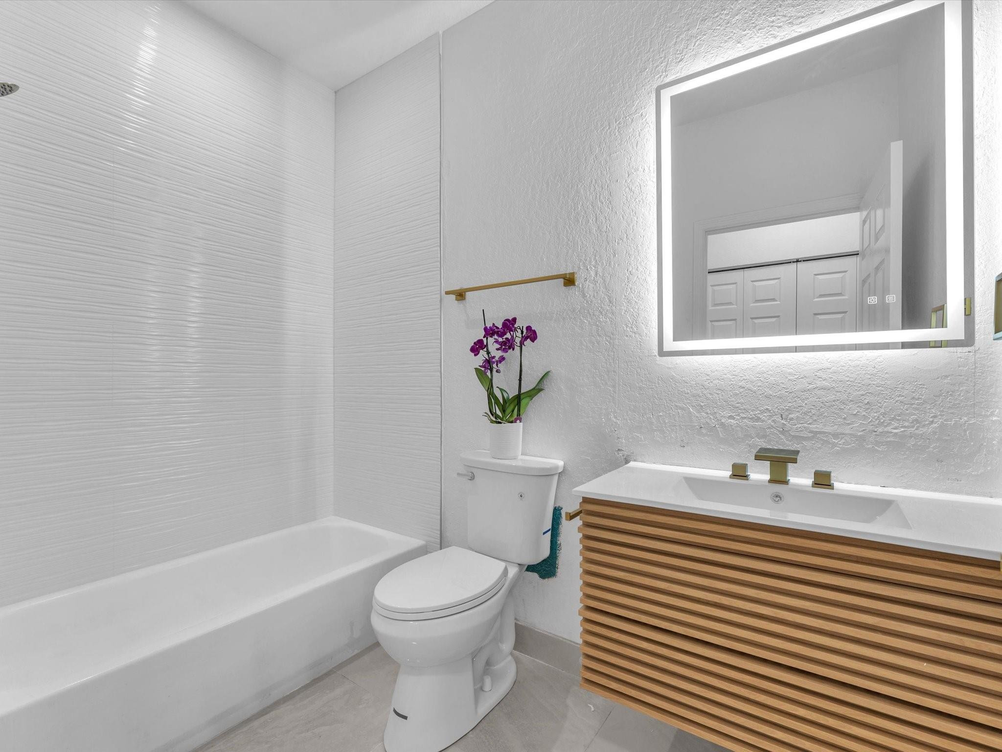 896 Pipers Cay Dr 143