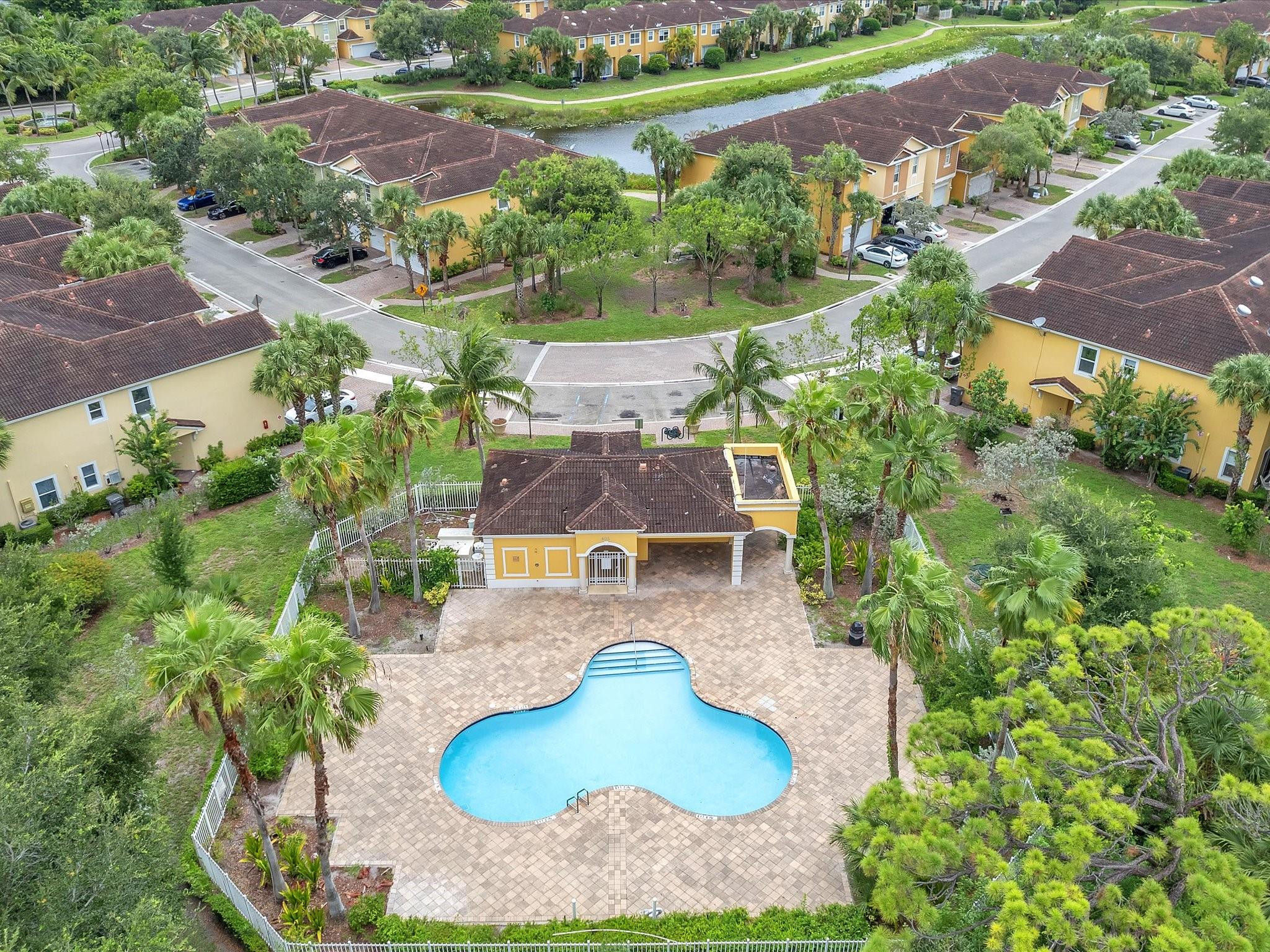 896 Pipers Cay Dr 143