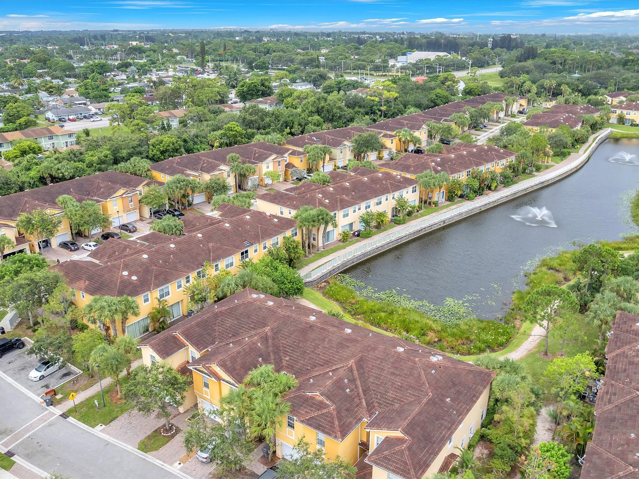 896 Pipers Cay Dr 143