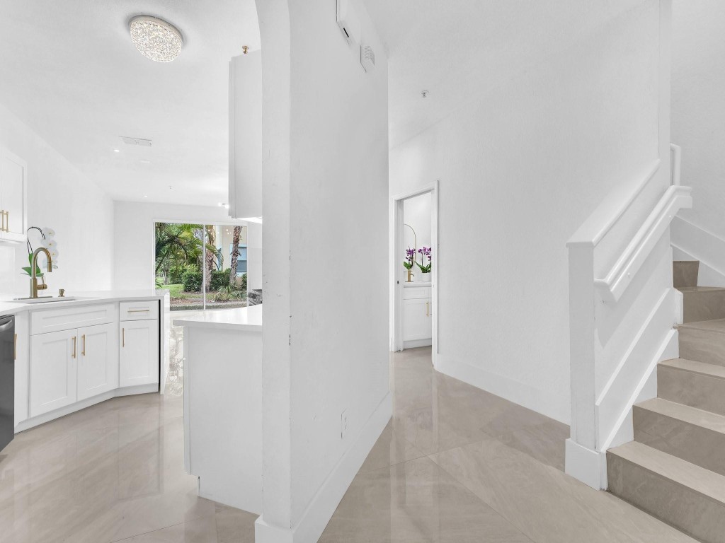 896 Pipers Cay Dr 143