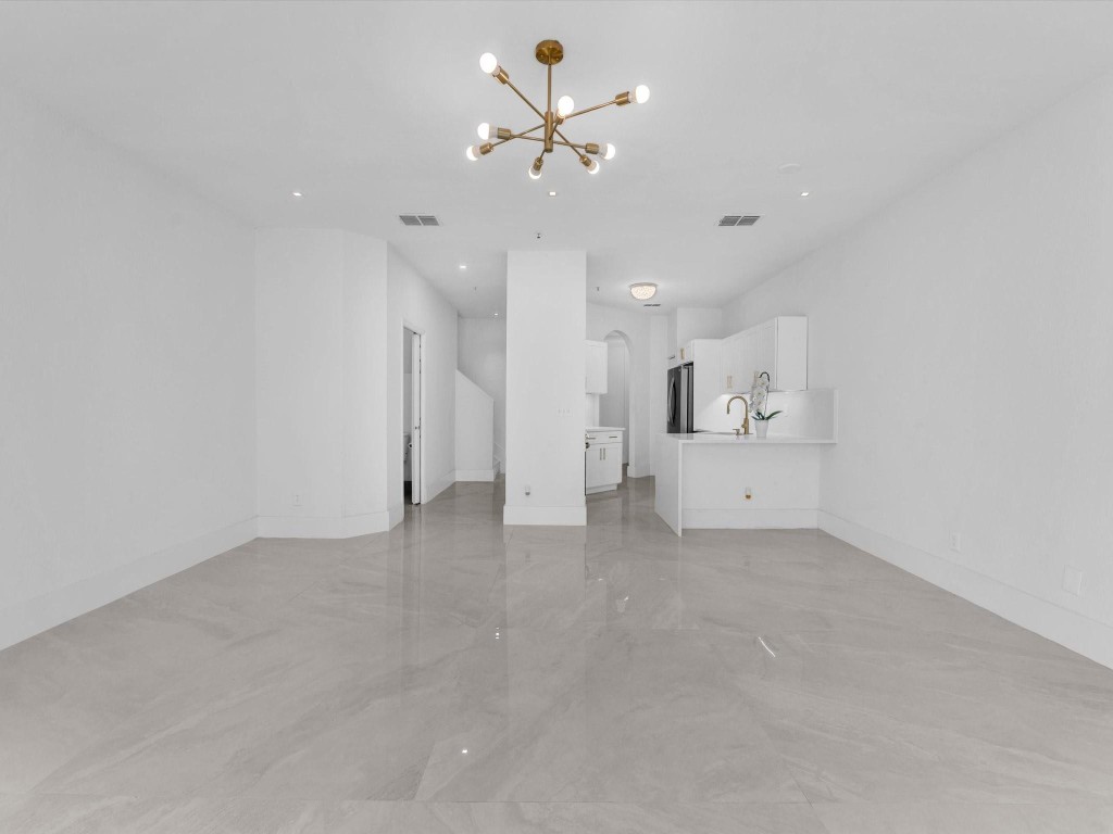 896 Pipers Cay Dr 143