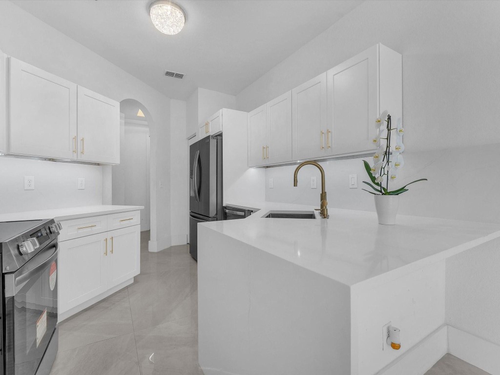 896 Pipers Cay Dr 143