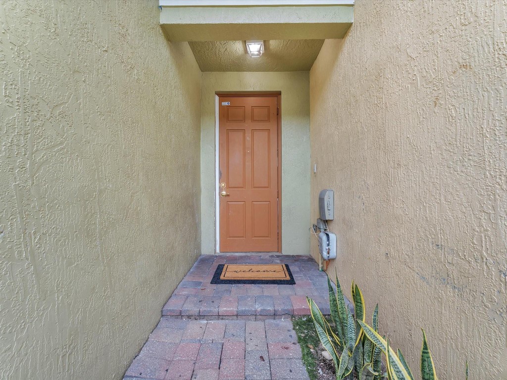 896 Pipers Cay Dr 143